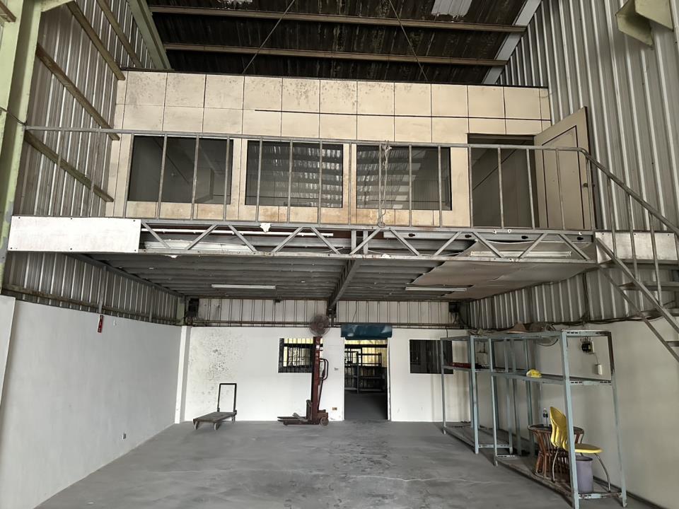 燕巢橋科旁工業小廠房的第2張圖片
