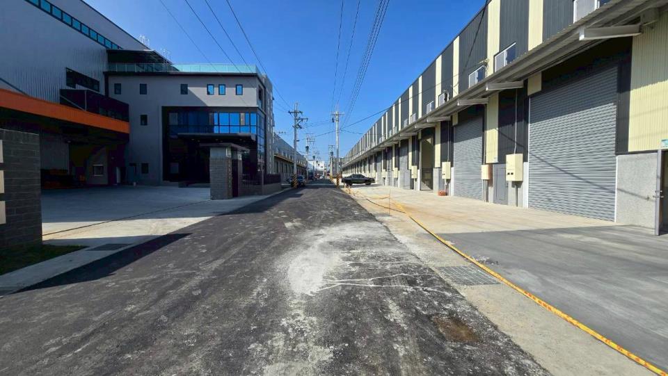 路竹環球路全新工業廠房旁有大空地出租的第4張圖片
