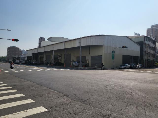 三民區三角窗店面廠房的第2張圖片