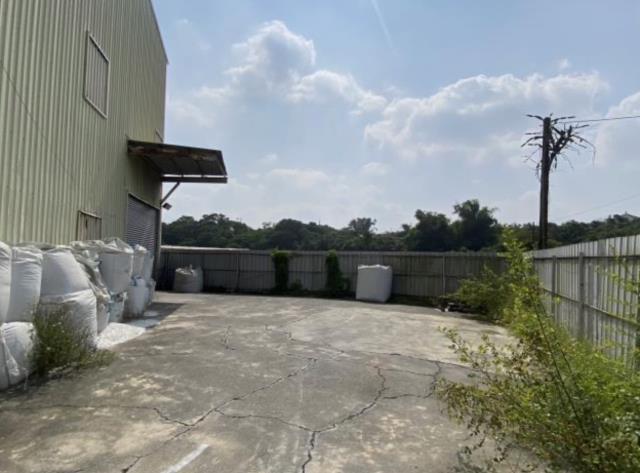 新市大路邊300坪廠房出租的第1張圖片